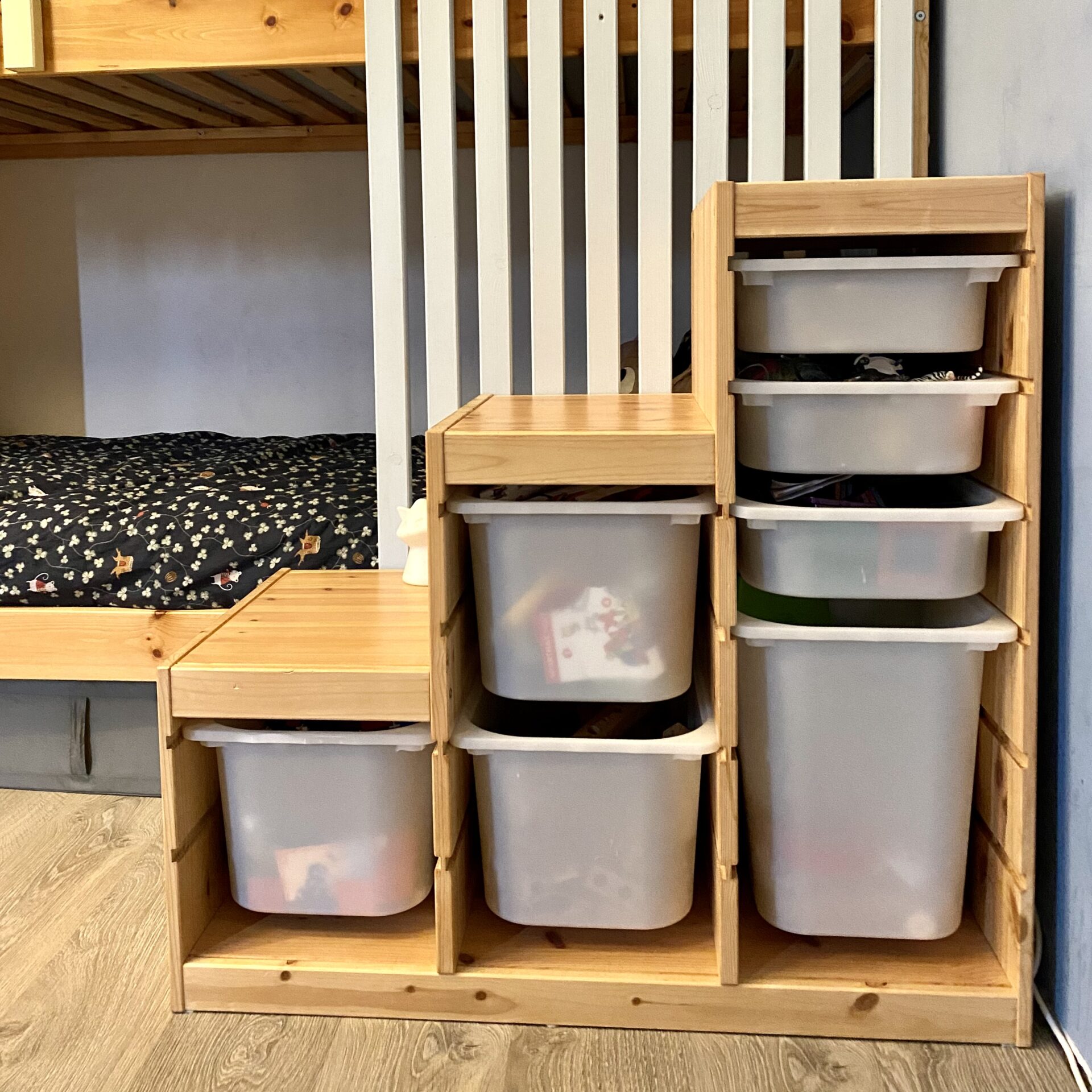 Ikea posteľ hack úložný priestor